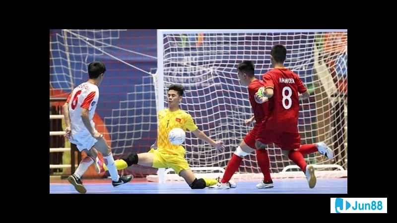 Thủ môn bị phạt đền gián tiếp